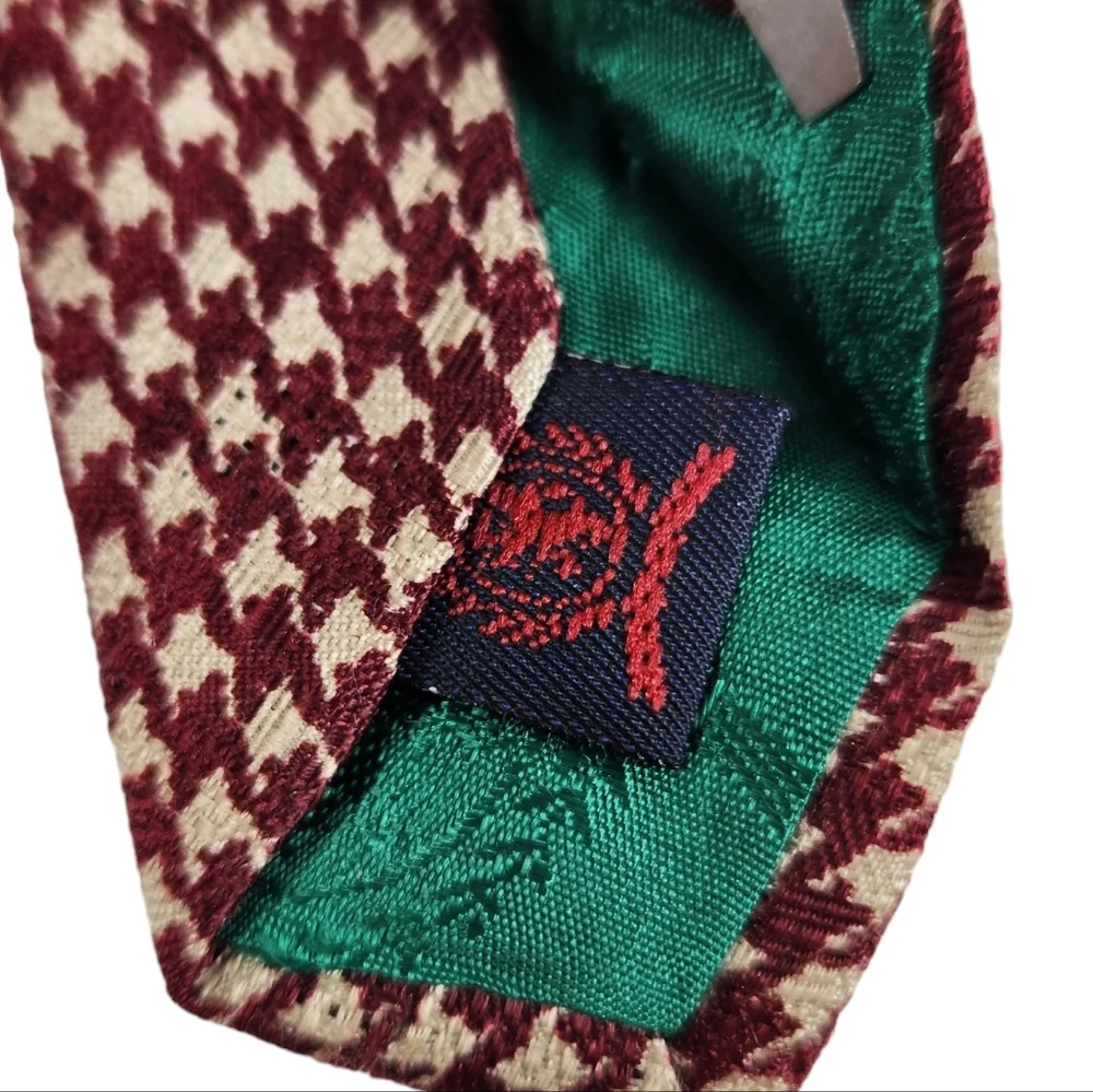 Tommy Hilfiger Vintage 90's 100% Silk Brown Burgandy Plaid Houndstooth Neck Tie